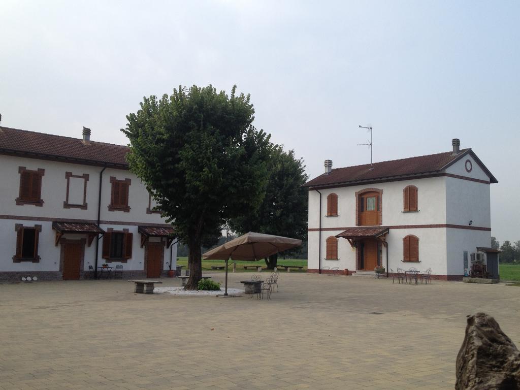 Bed And Breakfast Azienda Agricola Cascina Salazzara มาเจ็นตา ภายนอก รูปภาพ