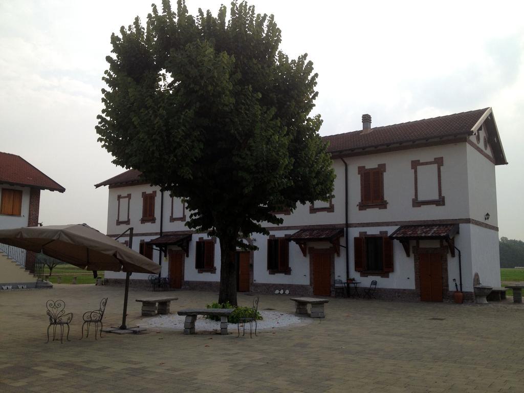Bed And Breakfast Azienda Agricola Cascina Salazzara มาเจ็นตา ภายนอก รูปภาพ