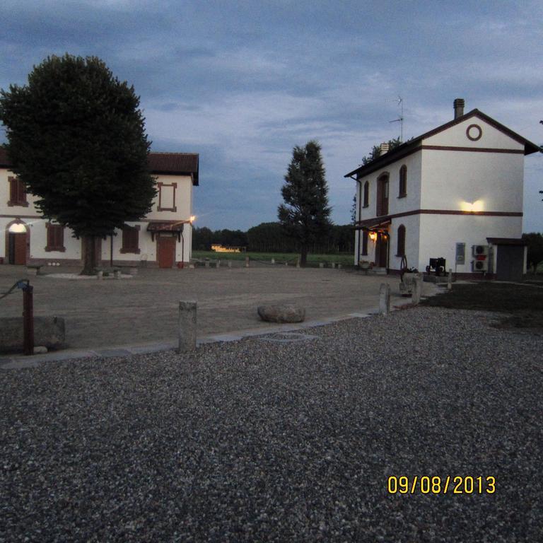 Bed And Breakfast Azienda Agricola Cascina Salazzara มาเจ็นตา ภายนอก รูปภาพ