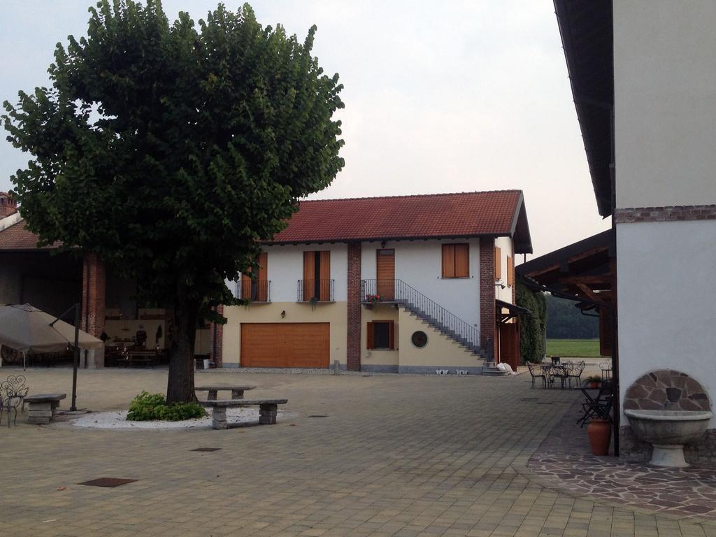 Bed And Breakfast Azienda Agricola Cascina Salazzara มาเจ็นตา ภายนอก รูปภาพ